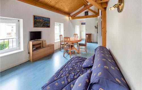 Usson-en-Forez Apartamento | Stunning Apartment In Usson-En-Forez