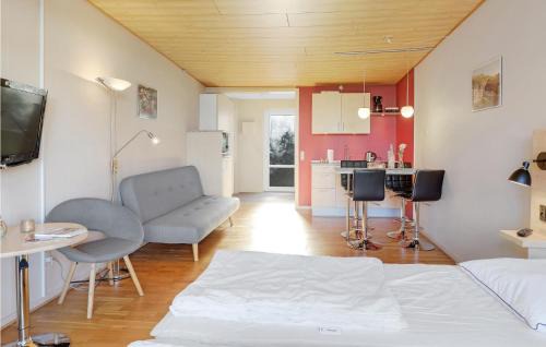 Sandvig Apartamento | Stunning Apartment In Allinge With Wifi