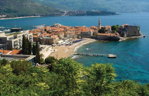 Rozino Apartamento | Stunning apartment in Budva with 2 Bedrooms, WiFi and Outdoor swimming pool