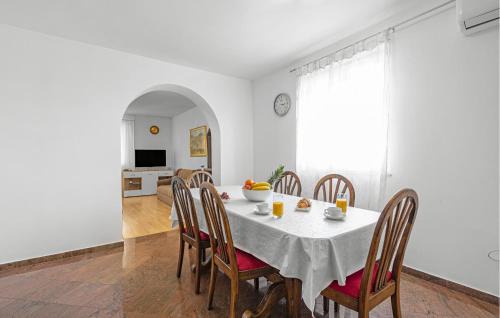 Skradin Apartamento | Stunning Apartment In Dubravice