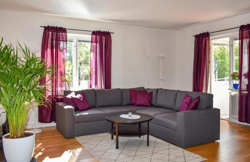 Finspang Apartamento | Amazing apartment in Finspng with WiFi, Outdoor swimming pool and Heated swimming pool