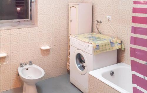 Penne Apartamento | Stunning Apartment In Penne With Wifi
