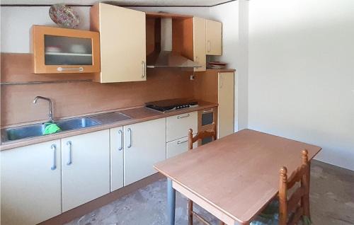 Penne Apartamento | Stunning Apartment In Penne With Wifi