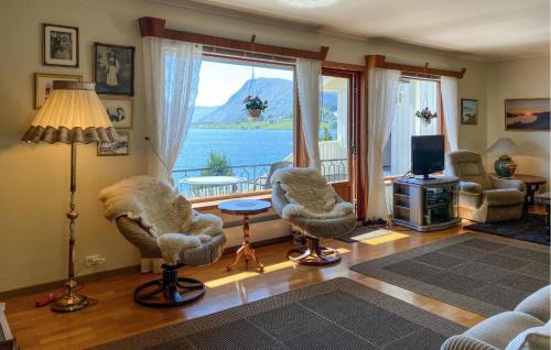 Selje Apartamento | Stunning Apartment In Selje With Wifi