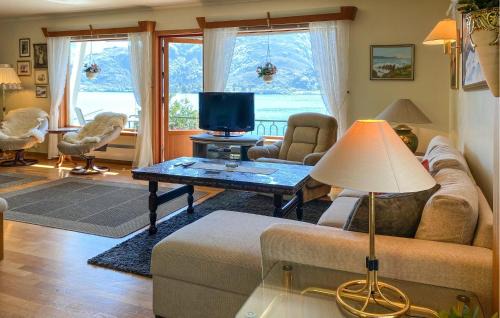 Selje Apartamento | Stunning Apartment In Selje With Wifi
