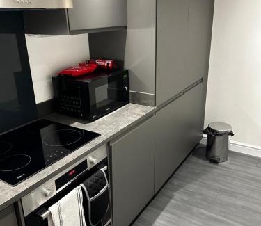 Barnsley Apartamento | Stunning apartment with parking near Barnsley town centre sleeps 4