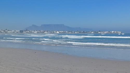 Melkbosstrand Apartamento | Stunning apartment with ocean views and Table Mountain