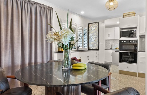 West Mackay Apartamento | Stunning Art Deco Apartment Inner City Mackay Close to Airport and Hospital