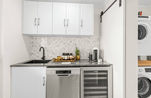 West Mackay Apartamento | Stunning Art Deco Apartment Inner City Mackay Close to Airport and Hospital