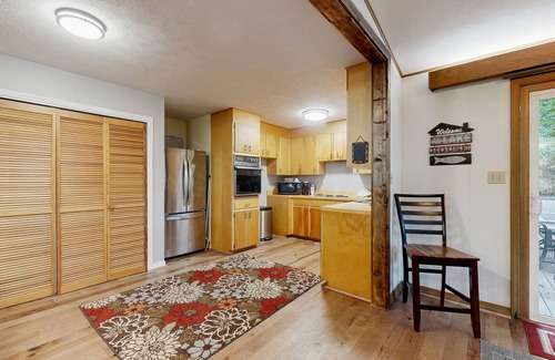 Waynesville Casa | Stunning away from it all mountain view home with large relaxing deck