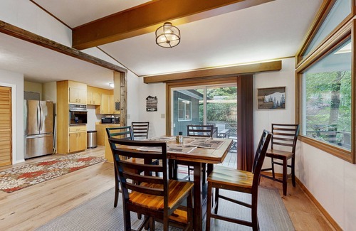 Waynesville Casa | Stunning away from it all mountain view home with large relaxing deck