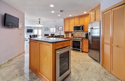 Point Pleasant Beach Condominio | Stunning Beachfront 3/2 with beach access