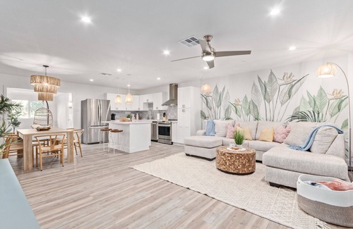 Park Scottsdale Four Casa | Stunning Backyard -Mini Golf & Heated Pool! 5 Mins to Old Town Scottsdale!