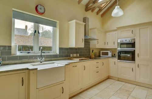 Sutton Casa | Stunning barn conversion sleeping 10 - Pet friendly!