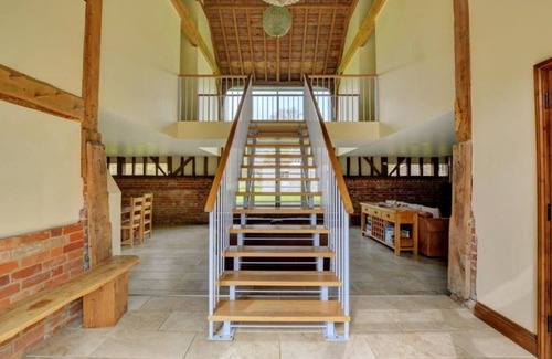 Sutton Casa | Stunning barn conversion sleeping 10 - Pet friendly!