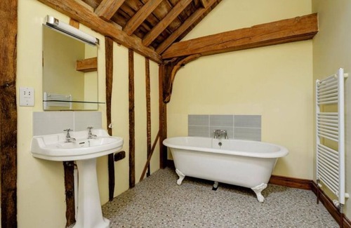 Sutton Casa | Stunning barn conversion sleeping 10 - Pet friendly!