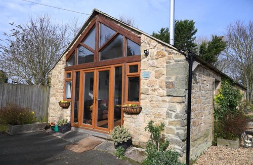 Woodhorn Casa | Stunning Barn Conversion next to Horse Field sleeps 10