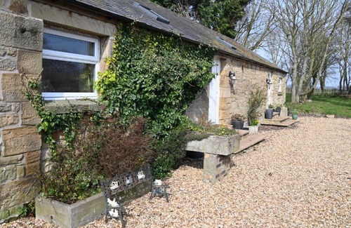 Woodhorn Casa | Stunning Barn Conversion next to Horse Field sleeps 10