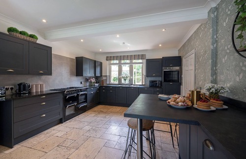 Bathford Casa | Stunning Bath Property, Perfect For Families, Parties, 3 Hot Tubs!