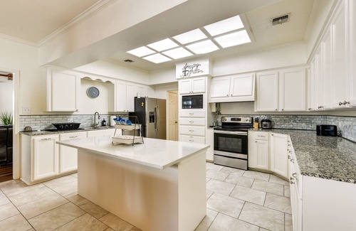 Broadmoor Casa | Stunning Baton Rouge Home w/ Pool: Near LSU!