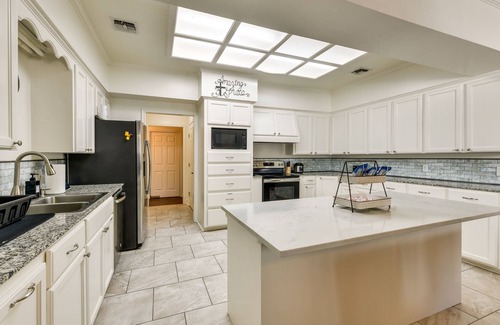 Broadmoor Casa | Stunning Baton Rouge Home w/ Pool: Near LSU!