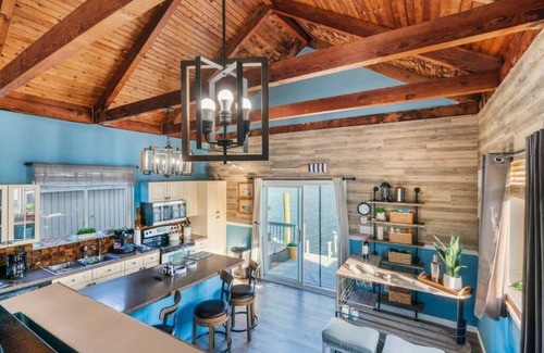 Seaford Alquiler De Eote | Stunning Bay Views and Romantic A-Frame Houseboat in Jones Beach, Seaford, NY