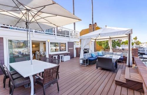 West Newport Casa | Stunning Bayfront Home w Epic Dock on Peninsula