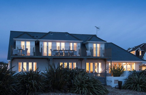 Littlehampton Casa | Impresionante propiedad frente a la playa con vistas al mar y bañera de hidromasaje en Tatler
