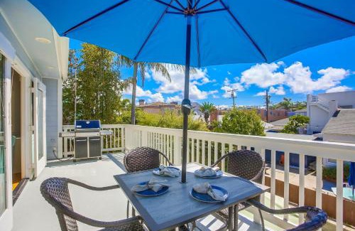 South Mission Beach Casa | Stunning Beach Home - Steps to the Bay,Beach, &Boardwalk w Grill & Patios