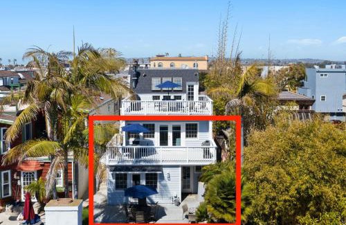 South Mission Beach Casa | Stunning Beach Home - Steps to the Bay,Beach, &Boardwalk w Grill & Patios