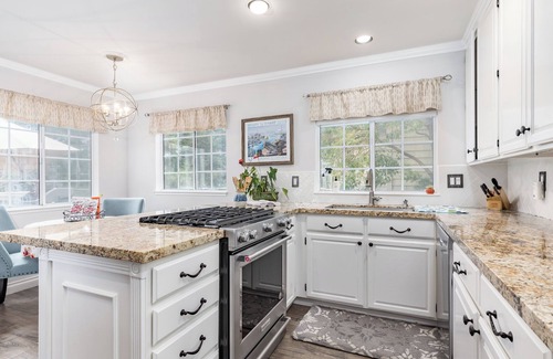 Beach Hill - Beach Flats Casa | Stunning, Beach Home near Santa Cruz Beach & Boardwalk, Walk Downtown! Superhost