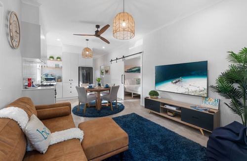 Dicky Beach Casa | Stunning Beach House, Glamping Tent, Outdoor Movies