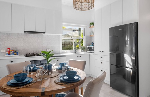 Dicky Beach Casa | Stunning Beach House, Glamping Tent, Outdoor Movies