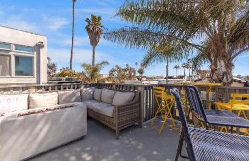 Mission Beach Casa | Stunning Beach House- Rooftop Patio & Ocean Views