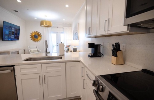 Pass Christian Casa | Stunning Beachfront Condo with Breathtaking Balcony Views!