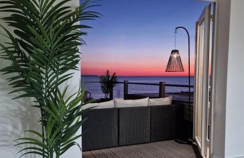 Swalecliffe Casa | Stunning Beachfront House, Herne Bay, Kent