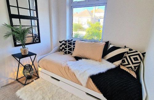 Swalecliffe Casa | Stunning Beachfront House, Herne Bay, Kent