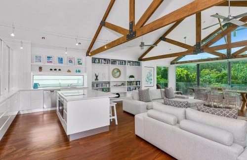 Casuarina Casa | Stunning Beachfront On She oak