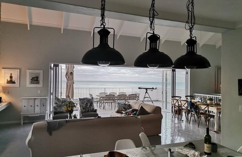 L'Agulhas Casa | Stunning beachfront spacious family home