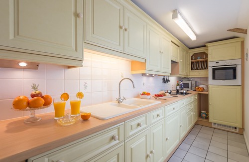 Marazion Cabaña | Hermosa cabaña de la ciudad de Beamed a pocos pasos de la playa, vistas al mar y aparcamiento gratuito