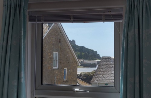 Marazion Cabaña | Hermosa cabaña de la ciudad de Beamed a pocos pasos de la playa, vistas al mar y aparcamiento gratuito