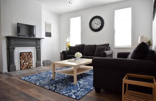 Crafton Casa | Stunning Big Home Near Downtown North Shore & More