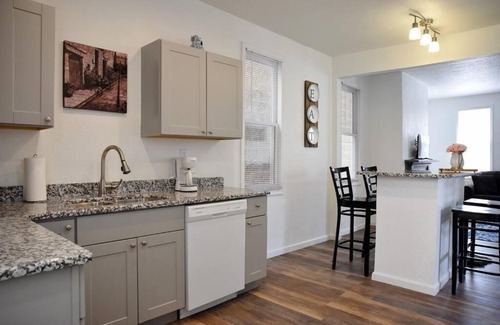 Crafton Casa | Stunning Big Home Near Downtown North Shore & More