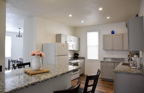 Crafton Casa | Stunning Big Home Near Downtown North Shore & More