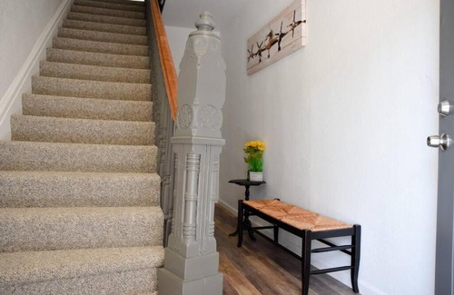 Crafton Casa | Stunning Big Home Near Downtown North Shore & More