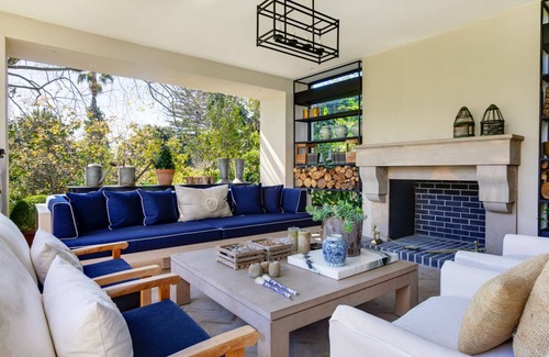 Bishopscourt Casa | Stunning Bishopscourt home with mountain views