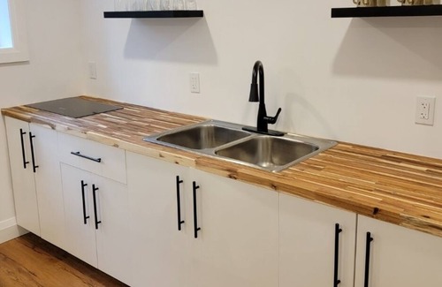 Niagara Falls Apartamento | Stunning ,brand new on the market. Minutes from wineries and the Niagara Parkway