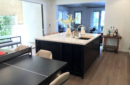 Balboa Island Casa | Impresionante nuevo hogar personalizado con ASCENSOR para los tres niveles, con Jacuzzi Spa.
