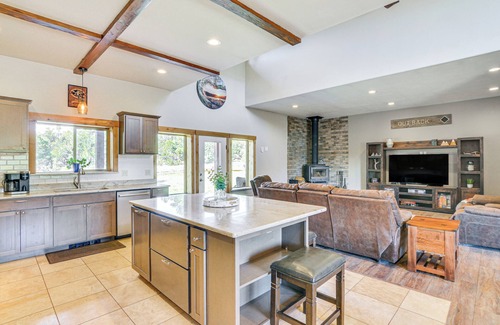 Buena Vista Casa | Stunning Buena Vista Home ~ 4 Mi to River Rafting!