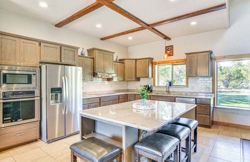 Buena Vista Casa | Stunning Buena Vista Home ~ 4 Mi to River Rafting!
